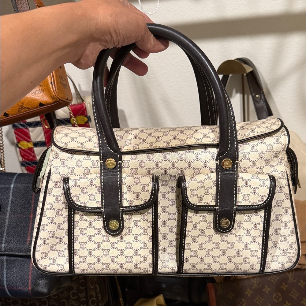 Celine in excellent condition Elegant Cream and Black Women's Handbag